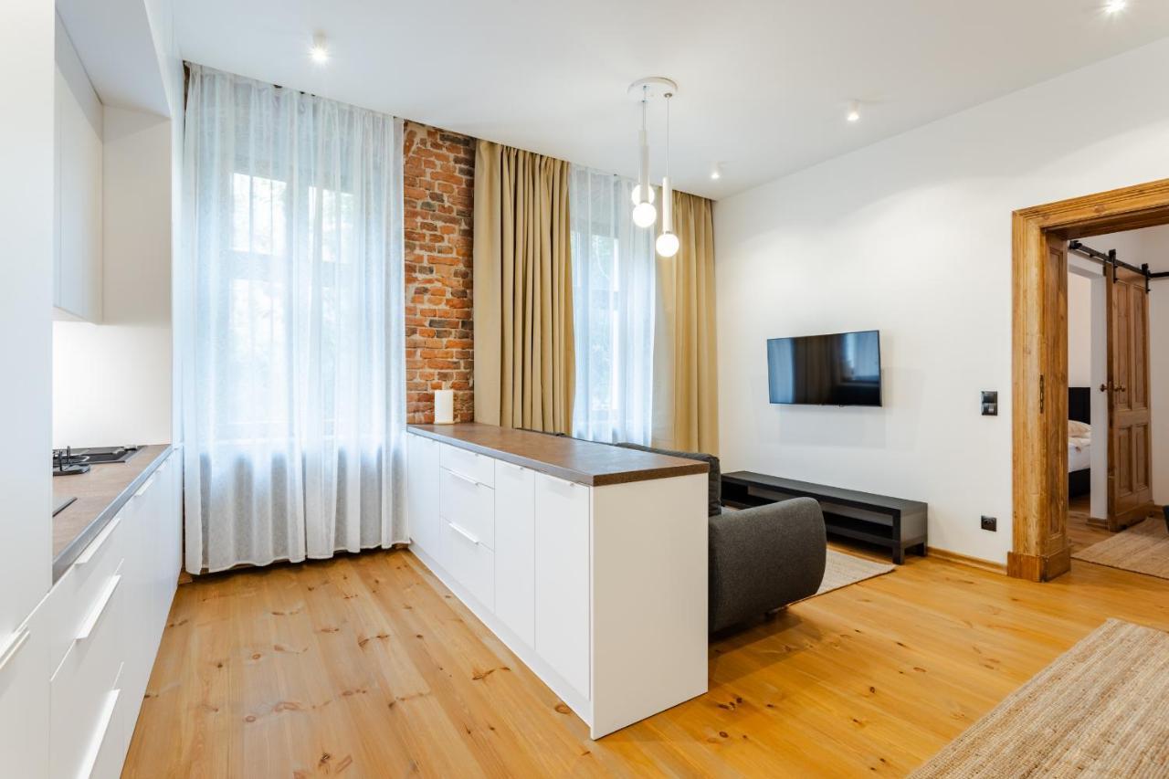 Two Bedroom Very Berry Apartment In Poznan With Desk By Noclegi Renters Kültér fotó
