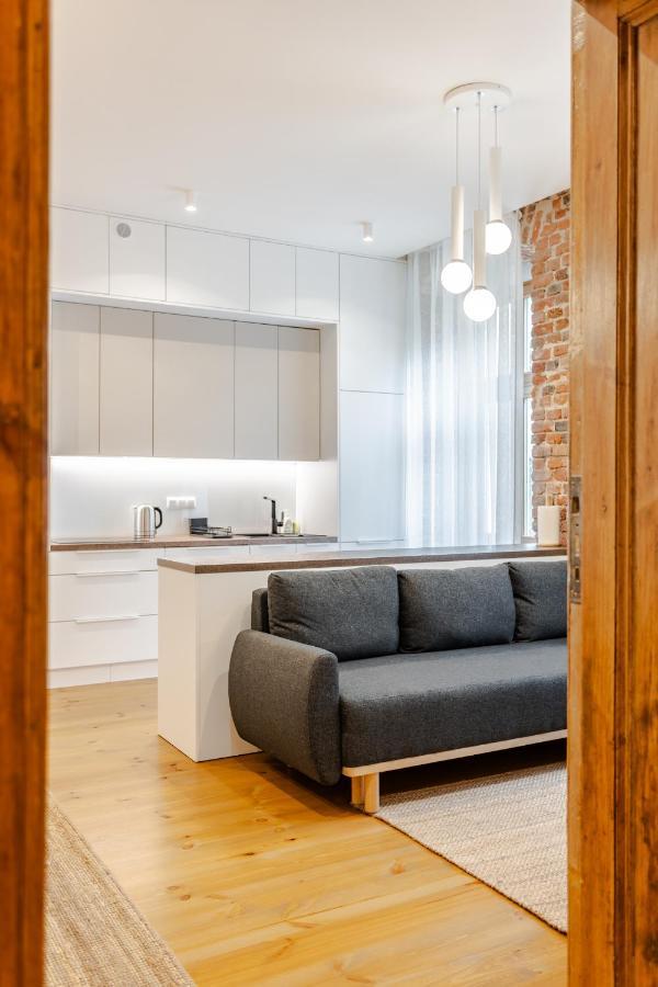 Two Bedroom Very Berry Apartment In Poznan With Desk By Noclegi Renters Kültér fotó