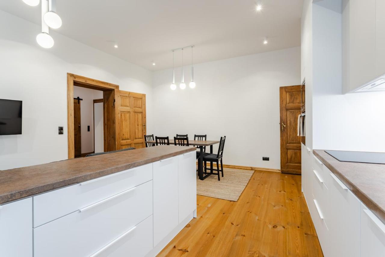 Two Bedroom Very Berry Apartment In Poznan With Desk By Noclegi Renters Kültér fotó