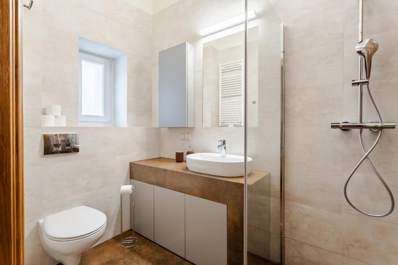 Two Bedroom Very Berry Apartment In Poznan With Desk By Noclegi Renters Kültér fotó