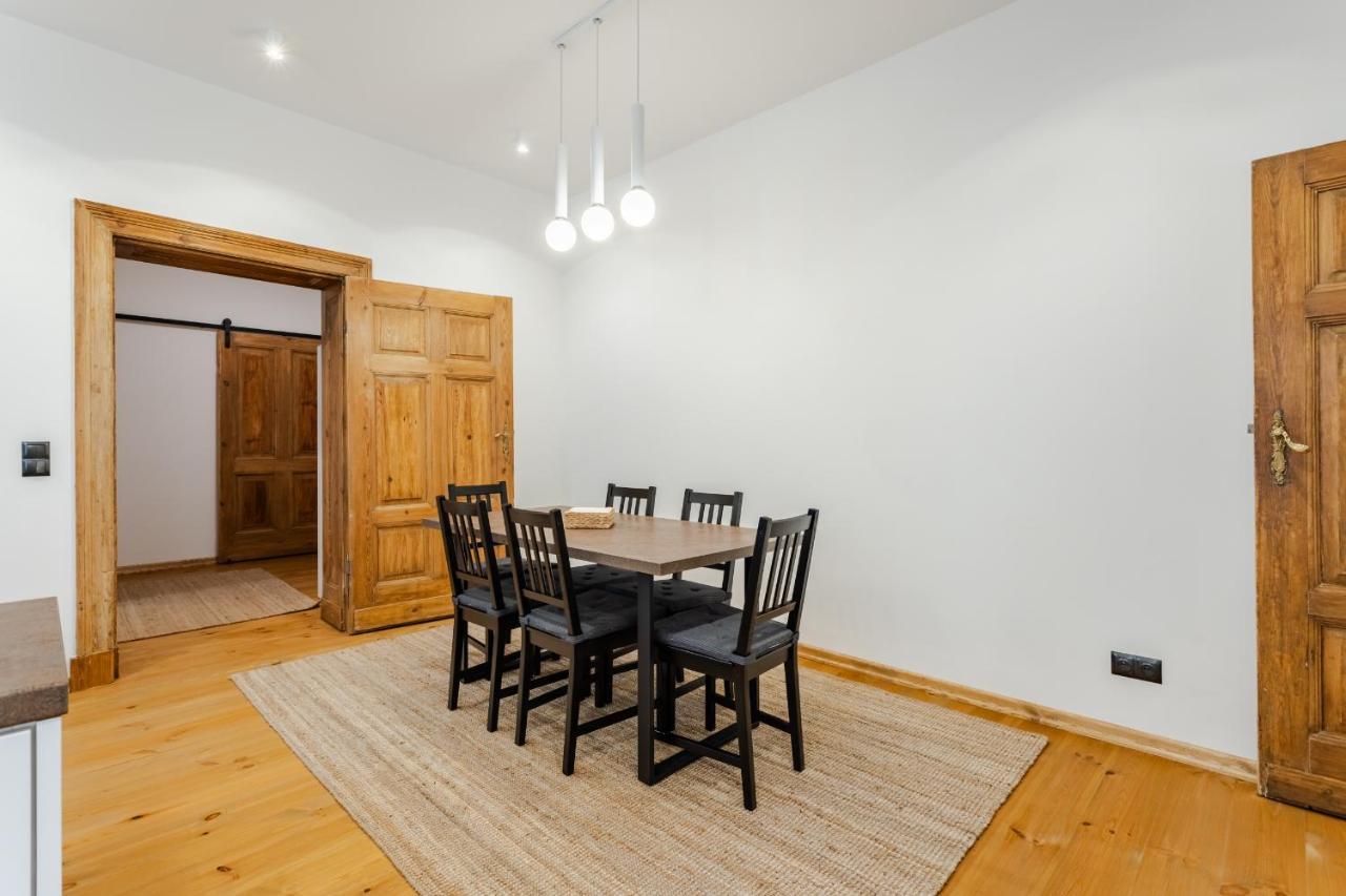 Two Bedroom Very Berry Apartment In Poznan With Desk By Noclegi Renters Kültér fotó