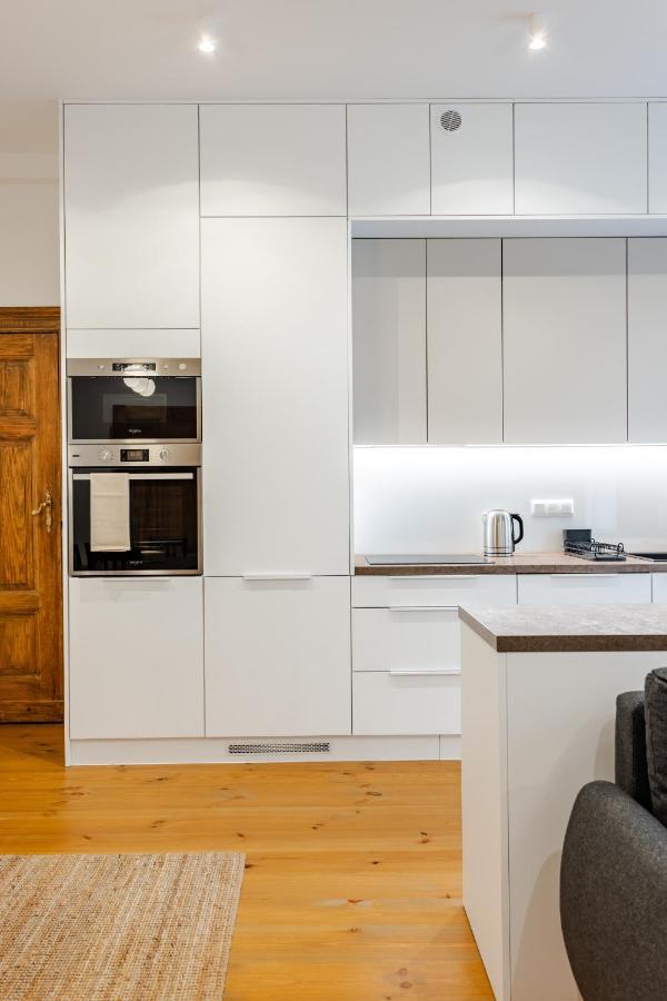 Two Bedroom Very Berry Apartment In Poznan With Desk By Noclegi Renters Kültér fotó