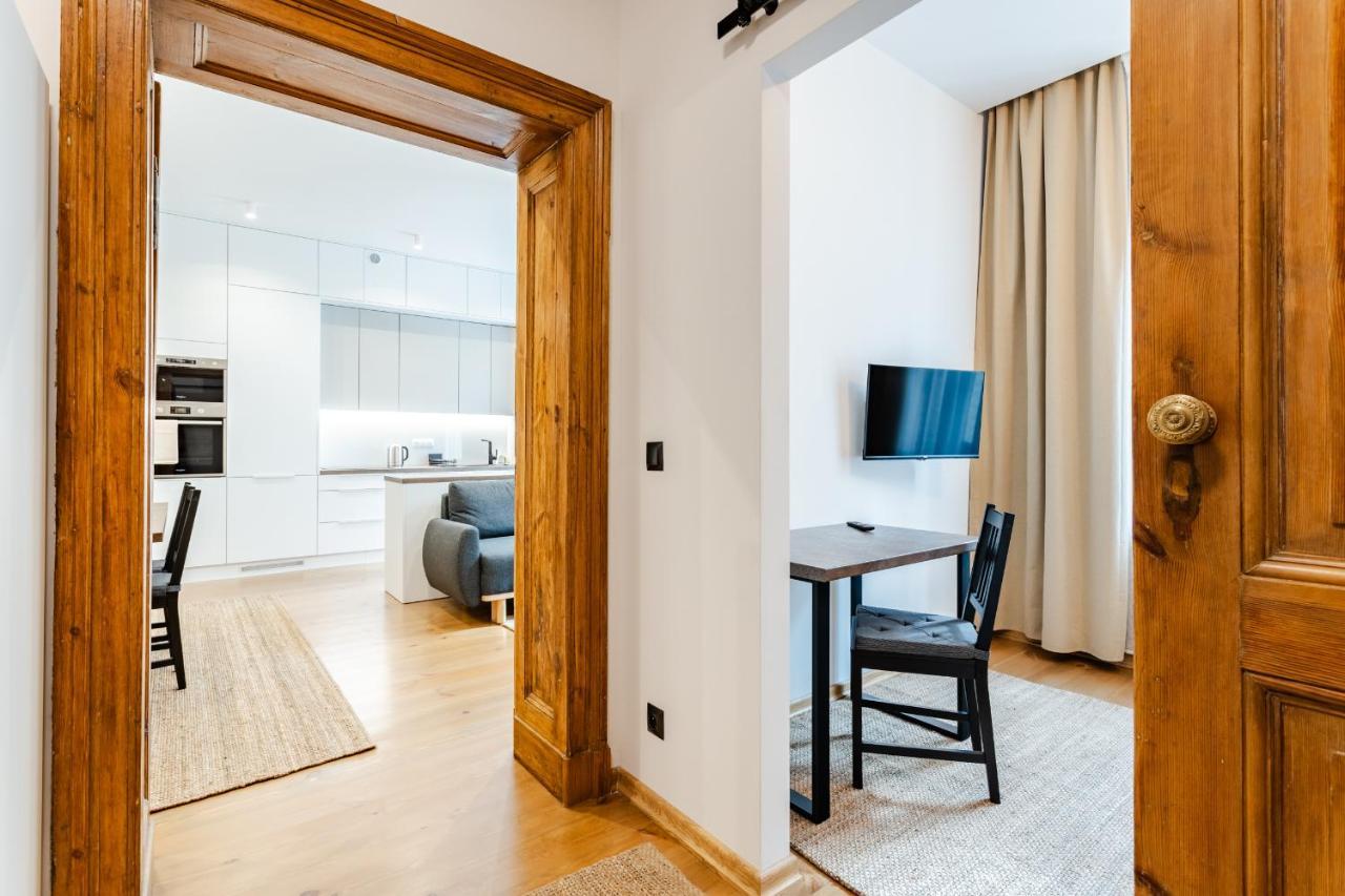Two Bedroom Very Berry Apartment In Poznan With Desk By Noclegi Renters Kültér fotó